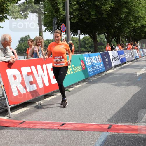15.06.2025 - REWE Women's Run Strokosch-Dieckow http://msf.ph/oto/7937102 15.06.2025 11:10:41 Ziel 5182, 5500 meine-sportfotos.de