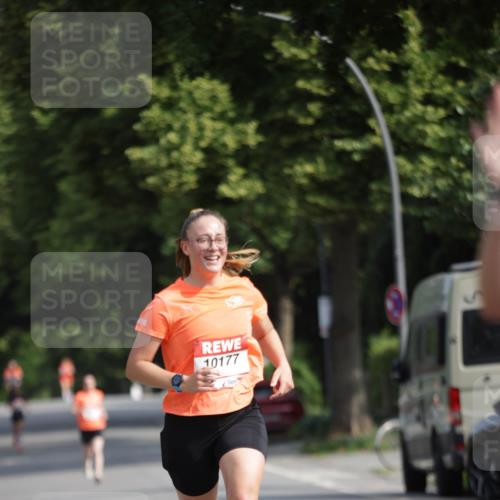15.06.2025 - REWE Women's Run Jannik Wohlers http://msf.ph/oto/7937210 15.06.2025 08:43:06 Laufen 10177 meine-sportfotos.de