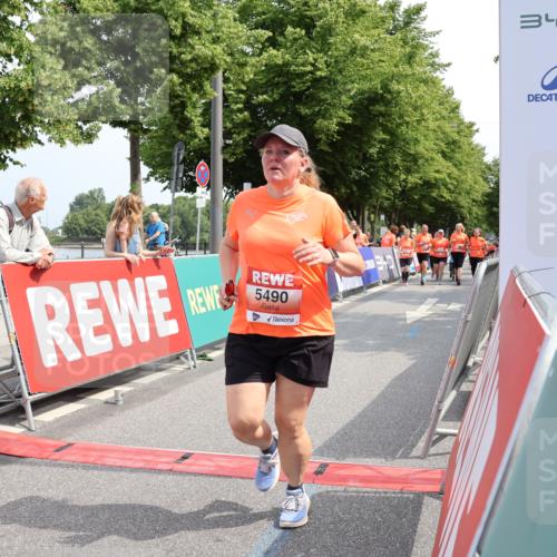 15.06.2025 - REWE Women's Run Strokosch-Dieckow http://msf.ph/oto/7937227 15.06.2025 11:11:02 Ziel 5035, 5038, 5490, 5572, 5629, 5654 meine-sportfotos.de