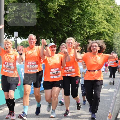 15.06.2025 - REWE Women's Run Strokosch-Dieckow http://msf.ph/oto/7937278 15.06.2025 11:11:08 Ziel 5035, 5036, 5037, 5038, 5286, 5490, 5588, 5689 meine-sportfotos.de