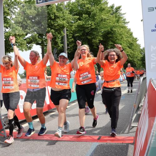 15.06.2025 - REWE Women's Run Strokosch-Dieckow http://msf.ph/oto/7937319 15.06.2025 11:11:09 Ziel 5035, 5036, 5037, 5038, 5286, 5476, 5480, 5588, 5689 meine-sportfotos.de