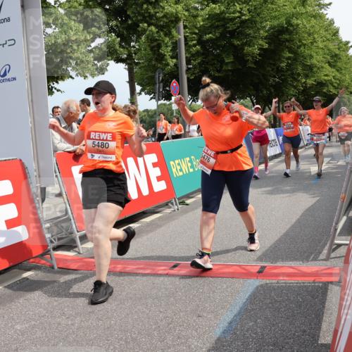 15.06.2025 - REWE Women's Run Strokosch-Dieckow http://msf.ph/oto/7937405 15.06.2025 11:11:16 Ziel 5033, 5036, 5037, 5165, 5192, 5283, 5286, 5362, 5382, 5445, 5476, 5480, 5588, 5684, 5689 meine-sportfotos.de