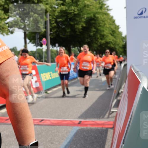 15.06.2025 - REWE Women's Run Strokosch-Dieckow http://msf.ph/oto/7937574 15.06.2025 11:11:22 Ziel 5011, 5033, 5165, 5192, 5283, 5362, 5382, 5407, 5445, 5446, 5476, 5480, 5504, 5587, 5684 meine-sportfotos.de