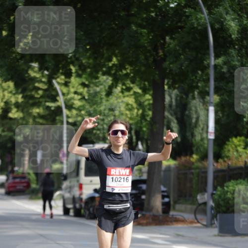 15.06.2025 - REWE Women's Run Jannik Wohlers http://msf.ph/oto/7937576 15.06.2025 08:43:29 Laufen 10216 meine-sportfotos.de