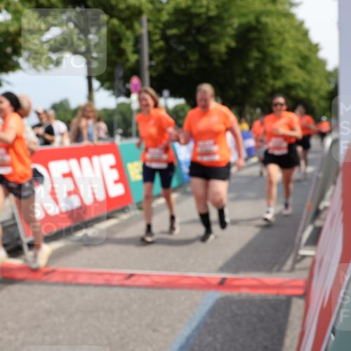 15.06.2025 - REWE Women's Run Strokosch-Dieckow http://msf.ph/oto/7937583 15.06.2025 11:11:23 Ziel 5011, 5033, 5119, 5165, 5192, 5283, 5291, 5362, 5382, 5407, 5445, 5446, 5504, 5587, 5684 meine-sportfotos.de