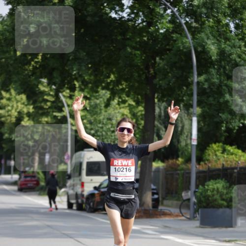 15.06.2025 - REWE Women's Run Jannik Wohlers http://msf.ph/oto/7937595 15.06.2025 08:43:29 Laufen 10216 meine-sportfotos.de