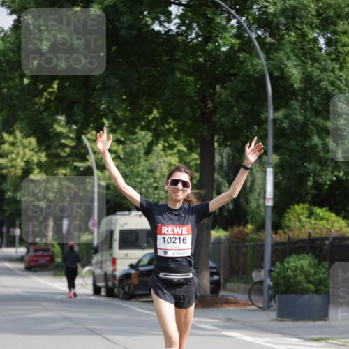 15.06.2025 - REWE Women's Run Jannik Wohlers http://msf.ph/oto/7937600 15.06.2025 08:43:29 Laufen 10216 meine-sportfotos.de