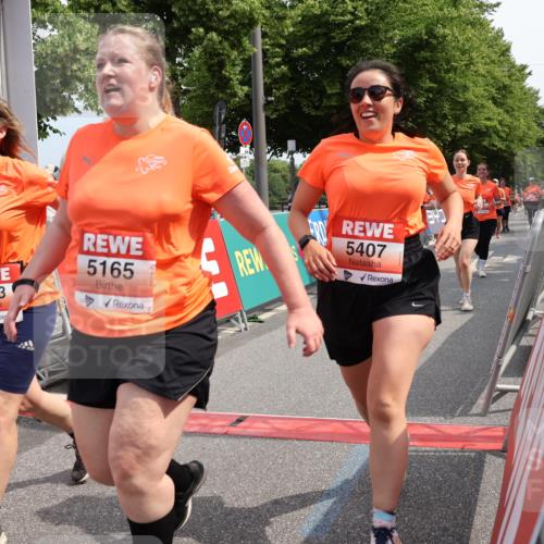 15.06.2025 - REWE Women's Run Strokosch-Dieckow http://msf.ph/oto/7937618 15.06.2025 11:11:24 Ziel 5011, 5033, 5119, 5165, 5192, 5283, 5291, 5362, 5382, 5407, 5445, 5446, 5504, 5587, 5684 meine-sportfotos.de