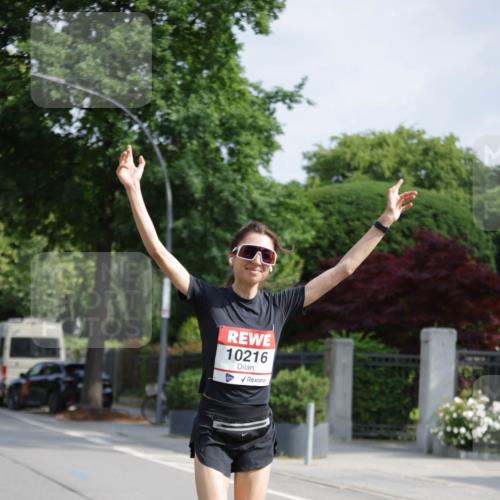 15.06.2025 - REWE Women's Run Jannik Wohlers http://msf.ph/oto/7937701 15.06.2025 08:43:30 Laufen 10216 meine-sportfotos.de