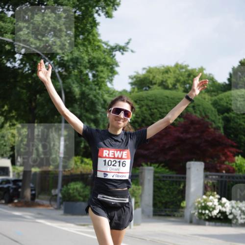 15.06.2025 - REWE Women's Run Jannik Wohlers http://msf.ph/oto/7937708 15.06.2025 08:43:30 Laufen 10216 meine-sportfotos.de