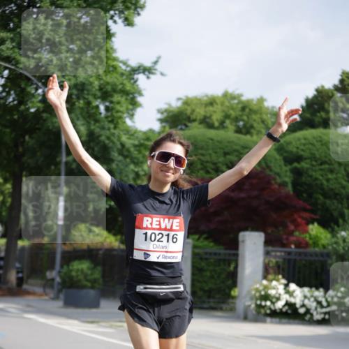 15.06.2025 - REWE Women's Run Jannik Wohlers http://msf.ph/oto/7937721 15.06.2025 08:43:31 Laufen 10216 meine-sportfotos.de