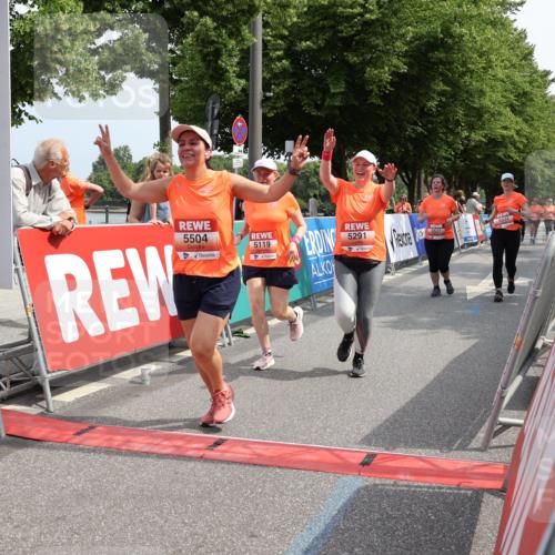 15.06.2025 - REWE Women's Run Strokosch-Dieckow http://msf.ph/oto/7937728 15.06.2025 11:11:29 Ziel 5011, 5033, 5119, 5165, 5232, 5291, 5407, 5445, 5446, 5504, 5527, 5587, 5677 meine-sportfotos.de