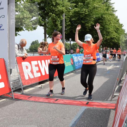 15.06.2025 - REWE Women's Run Strokosch-Dieckow http://msf.ph/oto/7937795 15.06.2025 11:11:31 Ziel 5011, 5119, 5232, 5237, 5239, 5291, 5411, 5412, 5446, 5504, 5527, 5587, 5677 meine-sportfotos.de