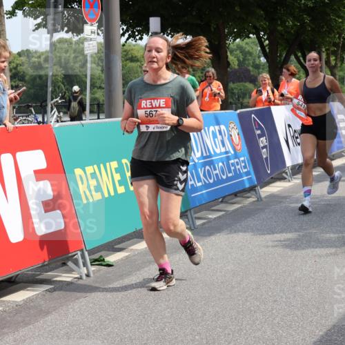 15.06.2025 - REWE Women's Run Strokosch-Dieckow http://msf.ph/oto/7937823 15.06.2025 11:11:34 Ziel 5119, 5232, 5237, 5239, 5291, 5398, 5411, 5412, 5446, 5504, 5527, 5677 meine-sportfotos.de