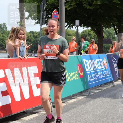 15.06.2025 - REWE Women's Run Strokosch-Dieckow http://msf.ph/oto/7937838 15.06.2025 11:11:34 Ziel 5119, 5232, 5237, 5239, 5291, 5398, 5411, 5412, 5446, 5504, 5527, 5677 meine-sportfotos.de