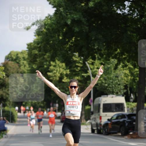 15.06.2025 - REWE Women's Run Jannik Wohlers http://msf.ph/oto/7937847 15.06.2025 08:43:39 Laufen 10813 meine-sportfotos.de