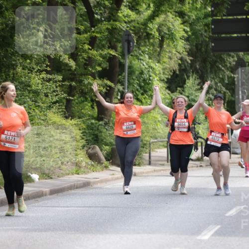 15.06.2025 - REWE Women's Run Jannik Wohlers http://msf.ph/oto/7937849 15.06.2025 10:14:16 Laufen 5629, 5171, 5654, 5572, 5684, 5488, 5545 meine-sportfotos.de