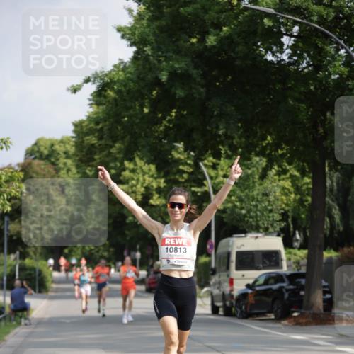 15.06.2025 - REWE Women's Run Jannik Wohlers http://msf.ph/oto/7937855 15.06.2025 08:43:39 Laufen 10813 meine-sportfotos.de