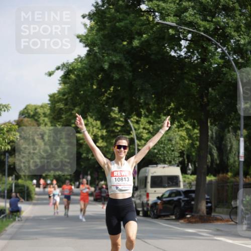 15.06.2025 - REWE Women's Run Jannik Wohlers http://msf.ph/oto/7937873 15.06.2025 08:43:40 Laufen 10813 meine-sportfotos.de