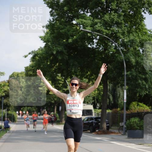15.06.2025 - REWE Women's Run Jannik Wohlers http://msf.ph/oto/7937908 15.06.2025 08:43:40 Laufen 10813 meine-sportfotos.de