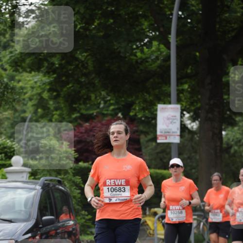 15.06.2025 - REWE Women's Run Jannik Wohlers http://msf.ph/oto/7937931 15.06.2025 08:27:09 Laufen 10683, 10258, 10062, 10 meine-sportfotos.de