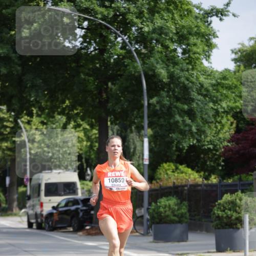 15.06.2025 - REWE Women's Run Jannik Wohlers http://msf.ph/oto/7938031 15.06.2025 08:43:46 Laufen 10859 meine-sportfotos.de