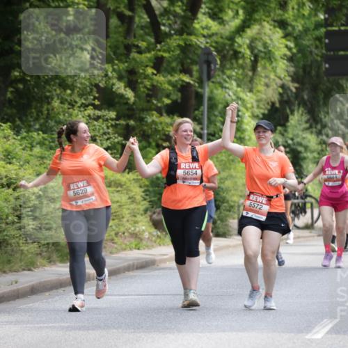 15.06.2025 - REWE Women's Run Jannik Wohlers http://msf.ph/oto/7938066 15.06.2025 10:14:20 Laufen 5629, 5654, 5572, 5684 meine-sportfotos.de