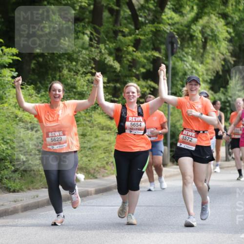 15.06.2025 - REWE Women's Run Jannik Wohlers http://msf.ph/oto/7938089 15.06.2025 10:14:21 Laufen 5629, 5654, 5572, 5684 meine-sportfotos.de