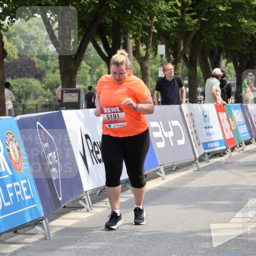 15.06.2025 - REWE Women's Run Strokosch-Dieckow http://msf.ph/oto/7938125 15.06.2025 11:11:52 Ziel 5191, 5523, 5584, 5614 meine-sportfotos.de
