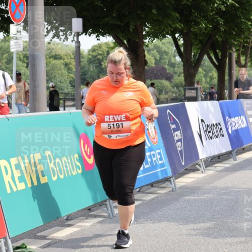 15.06.2025 - REWE Women's Run Strokosch-Dieckow http://msf.ph/oto/7938145 15.06.2025 11:11:54 Ziel 5191, 5584 meine-sportfotos.de