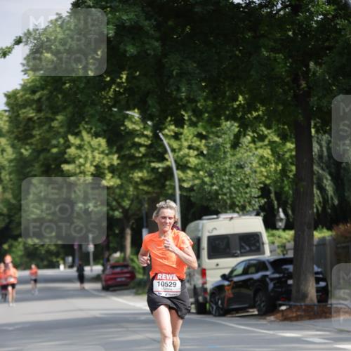 15.06.2025 - REWE Women's Run Jannik Wohlers http://msf.ph/oto/7938228 15.06.2025 08:43:56 Laufen 10529 meine-sportfotos.de