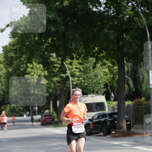 15.06.2025 - REWE Women's Run Jannik Wohlers http://msf.ph/oto/7938258 15.06.2025 08:43:57 Laufen 10529 meine-sportfotos.de