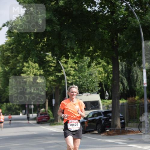 15.06.2025 - REWE Women's Run Jannik Wohlers http://msf.ph/oto/7938261 15.06.2025 08:43:57 Laufen 10529 meine-sportfotos.de