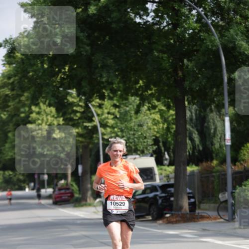 15.06.2025 - REWE Women's Run Jannik Wohlers http://msf.ph/oto/7938279 15.06.2025 08:43:57 Laufen 10529 meine-sportfotos.de
