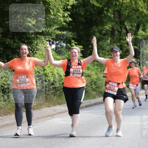 15.06.2025 - REWE Women's Run Jannik Wohlers http://msf.ph/oto/7938280 15.06.2025 10:14:24 Laufen 5629, 5654, 5572, 5283 meine-sportfotos.de