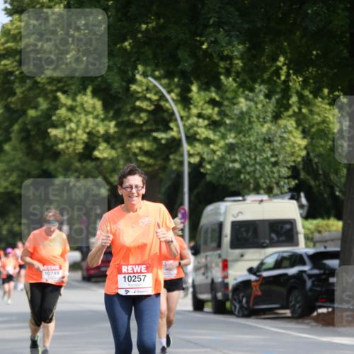 15.06.2025 - REWE Women's Run Jannik Wohlers http://msf.ph/oto/7938330 15.06.2025 09:56:08 Laufen 10749, 10257 meine-sportfotos.de