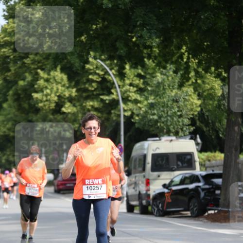 15.06.2025 - REWE Women's Run Jannik Wohlers http://msf.ph/oto/7938334 15.06.2025 09:56:08 Laufen 10749, 10257 meine-sportfotos.de