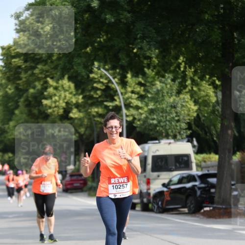 15.06.2025 - REWE Women's Run Jannik Wohlers http://msf.ph/oto/7938336 15.06.2025 09:56:09 Laufen 10749, 10257 meine-sportfotos.de