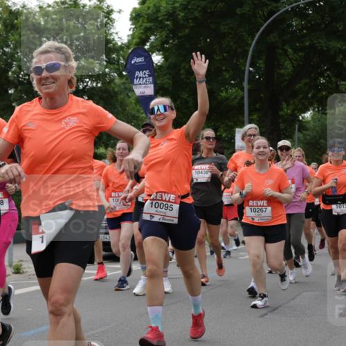 15.06.2025 - REWE Women's Run Jannik Wohlers http://msf.ph/oto/7938638 15.06.2025 08:27:19 Laufen 103, 10582, 18, 1, 1043, 06, 00, 105, 10095, 10438, 10518, 10267, 10198, 10370, 10139, 10107 meine-sportfotos.de