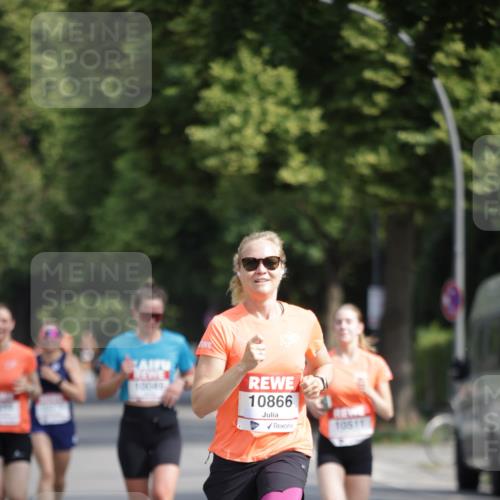 15.06.2025 - REWE Women's Run Jannik Wohlers http://msf.ph/oto/7938642 15.06.2025 08:44:15 Laufen 10049, 10866, 10511 meine-sportfotos.de