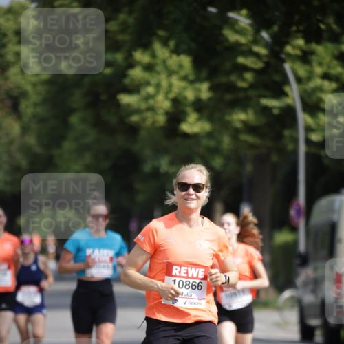15.06.2025 - REWE Women's Run Jannik Wohlers http://msf.ph/oto/7938658 15.06.2025 08:44:16 Laufen 10866, 1057 meine-sportfotos.de