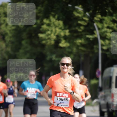 15.06.2025 - REWE Women's Run Jannik Wohlers http://msf.ph/oto/7938667 15.06.2025 08:44:16 Laufen 10866 meine-sportfotos.de