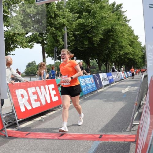 15.06.2025 - REWE Women's Run Strokosch-Dieckow http://msf.ph/oto/7938670 15.06.2025 11:12:57 Ziel 5002, 5168 meine-sportfotos.de