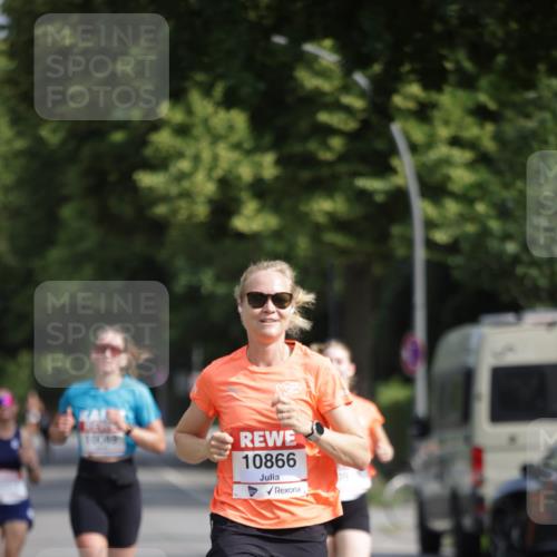 15.06.2025 - REWE Women's Run Jannik Wohlers http://msf.ph/oto/7938677 15.06.2025 08:44:16 Laufen 10009, 10866 meine-sportfotos.de