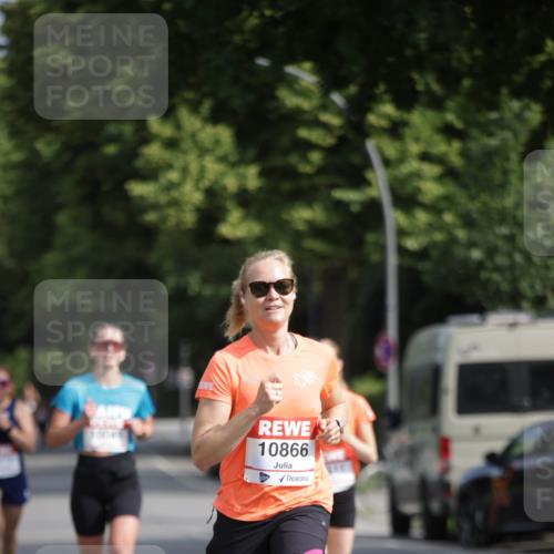 15.06.2025 - REWE Women's Run Jannik Wohlers http://msf.ph/oto/7938692 15.06.2025 08:44:16 Laufen 10866 meine-sportfotos.de