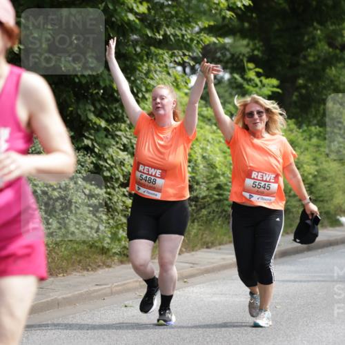 15.06.2025 - REWE Women's Run Jannik Wohlers http://msf.ph/oto/7938699 15.06.2025 10:14:33 Laufen 6684, 5488, 5545, 5011 meine-sportfotos.de