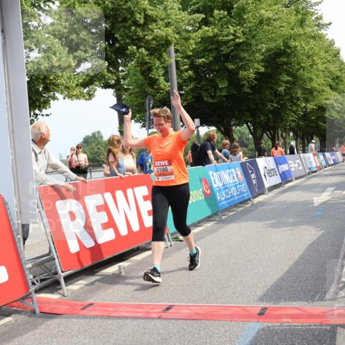 15.06.2025 - REWE Women's Run Strokosch-Dieckow http://msf.ph/oto/7938708 15.06.2025 11:13:06 Ziel 5100 meine-sportfotos.de