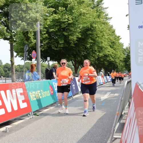 15.06.2025 - REWE Women's Run Strokosch-Dieckow http://msf.ph/oto/7938775 15.06.2025 11:13:19 Ziel 5320, 5675 meine-sportfotos.de
