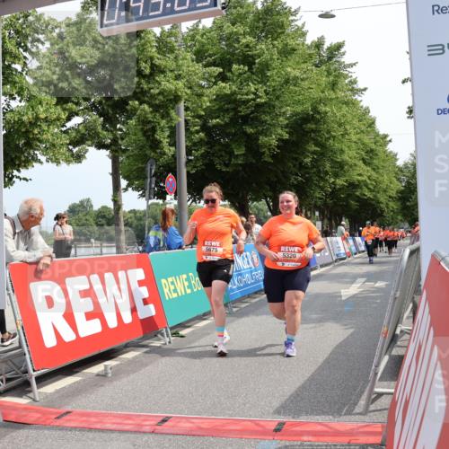 15.06.2025 - REWE Women's Run Strokosch-Dieckow http://msf.ph/oto/7938788 15.06.2025 11:13:20 Ziel 5320, 5675 meine-sportfotos.de