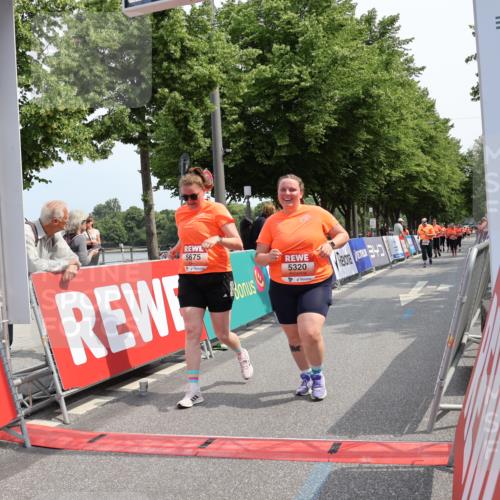 15.06.2025 - REWE Women's Run Strokosch-Dieckow http://msf.ph/oto/7938800 15.06.2025 11:13:20 Ziel 5320, 5675 meine-sportfotos.de